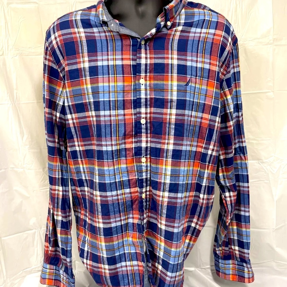Nautica Men's  Long Sleeve 
Plaid Multi-Colored 
Classic fit
SIZE:  X-Large